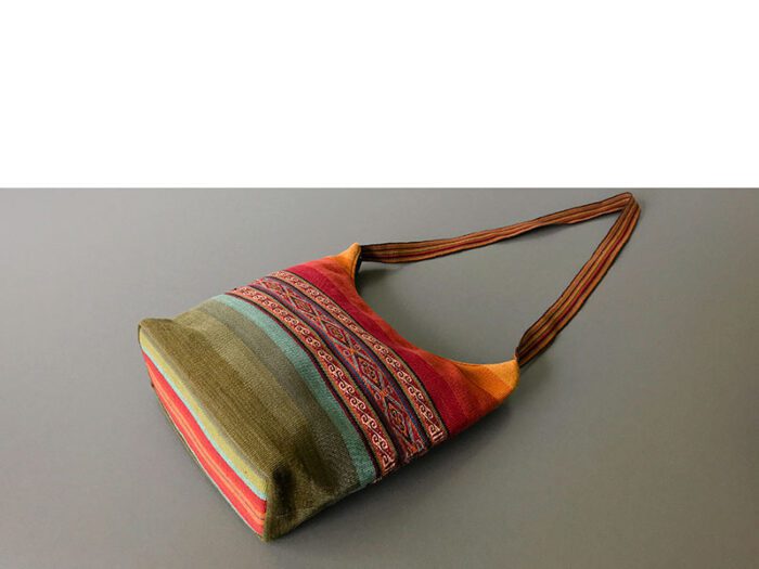 Handgeweven wollen schoudertas uit Peru