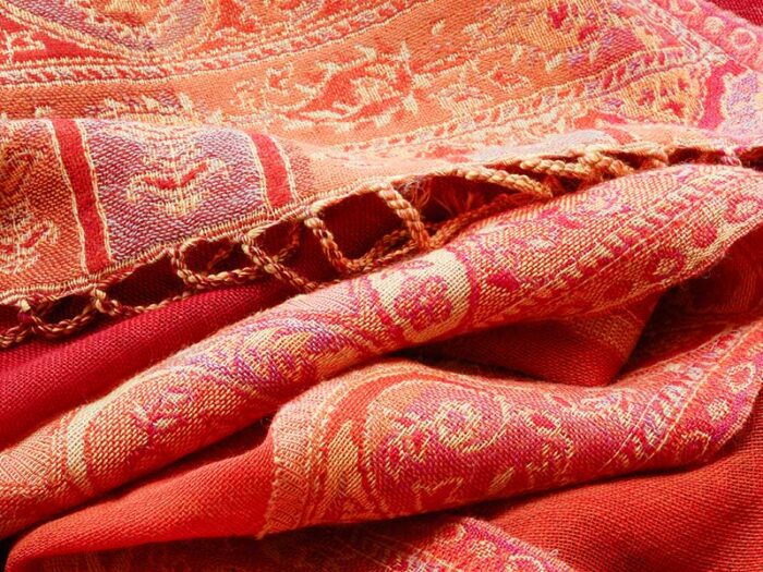 Kleurrijke handgeweven wollen sjaal uit India