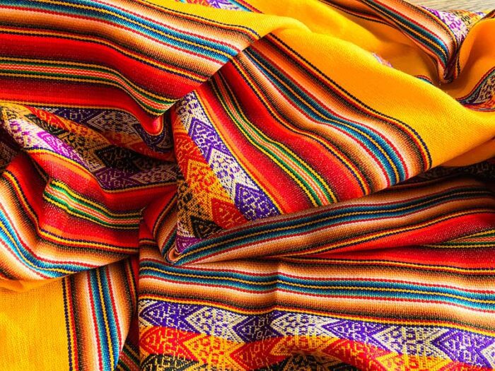 Okergele deken uit Peru
