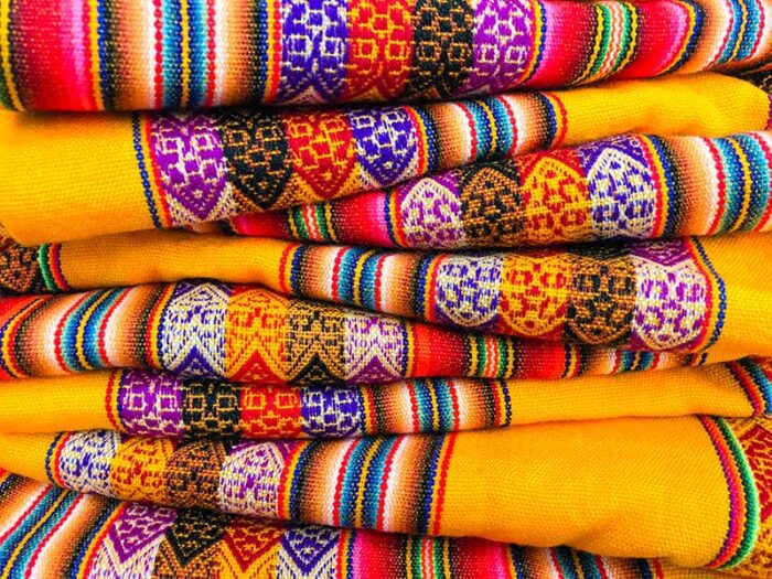 Okergele deken uit Peru